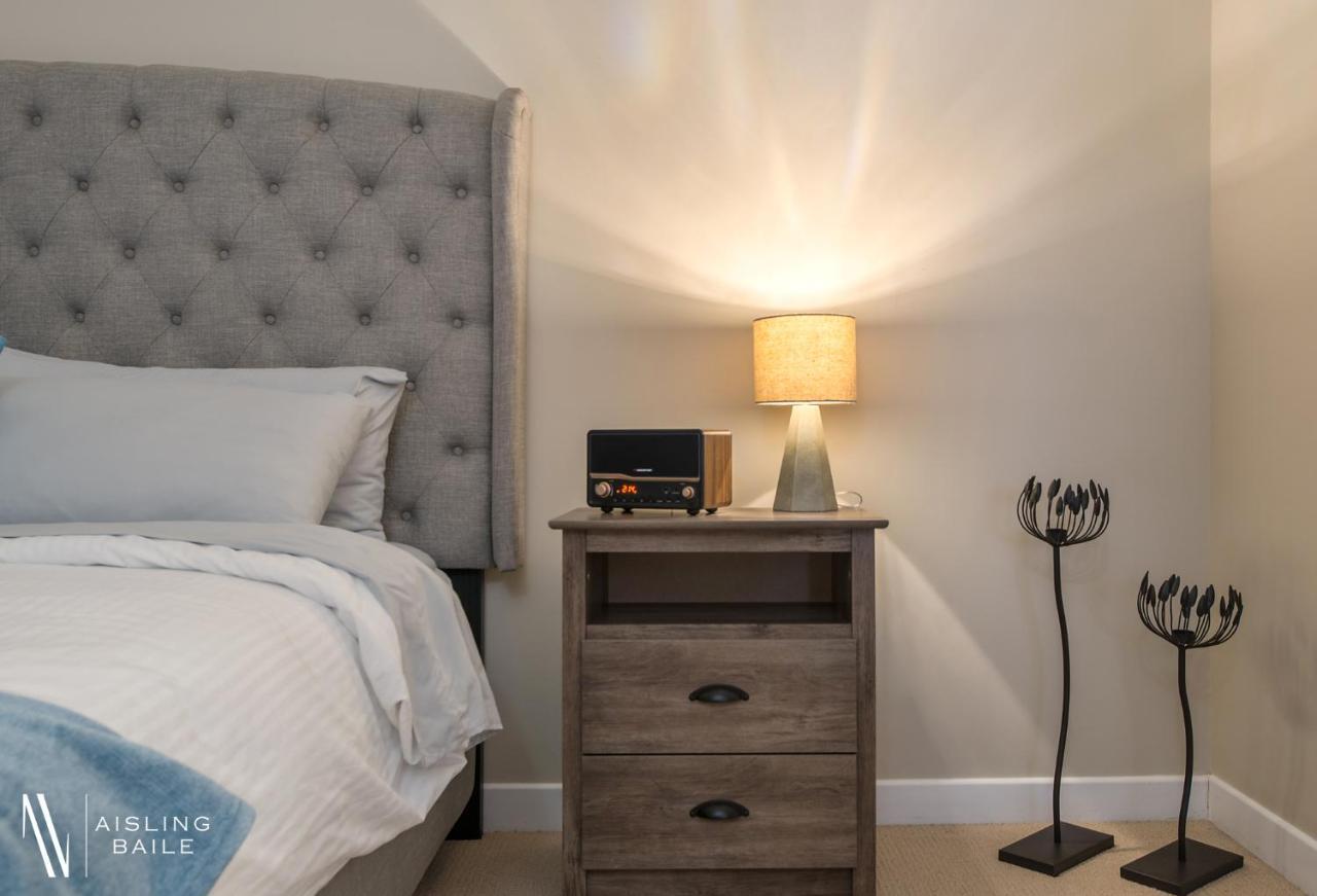 Rustic Modern 2 Bed 2 Bath With Lakeview Pool And Hot Tub Invermere Buitenkant foto