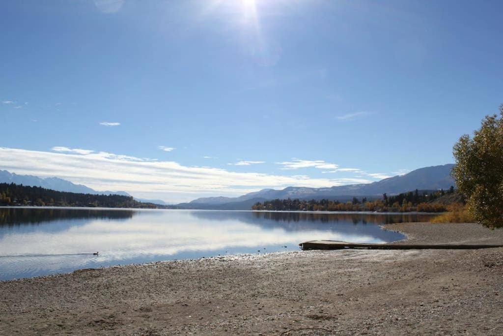 Rustic Modern 2 Bed 2 Bath With Lakeview Pool And Hot Tub Invermere Buitenkant foto