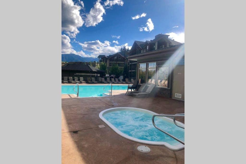Rustic Modern 2 Bed 2 Bath With Lakeview Pool And Hot Tub Invermere Buitenkant foto